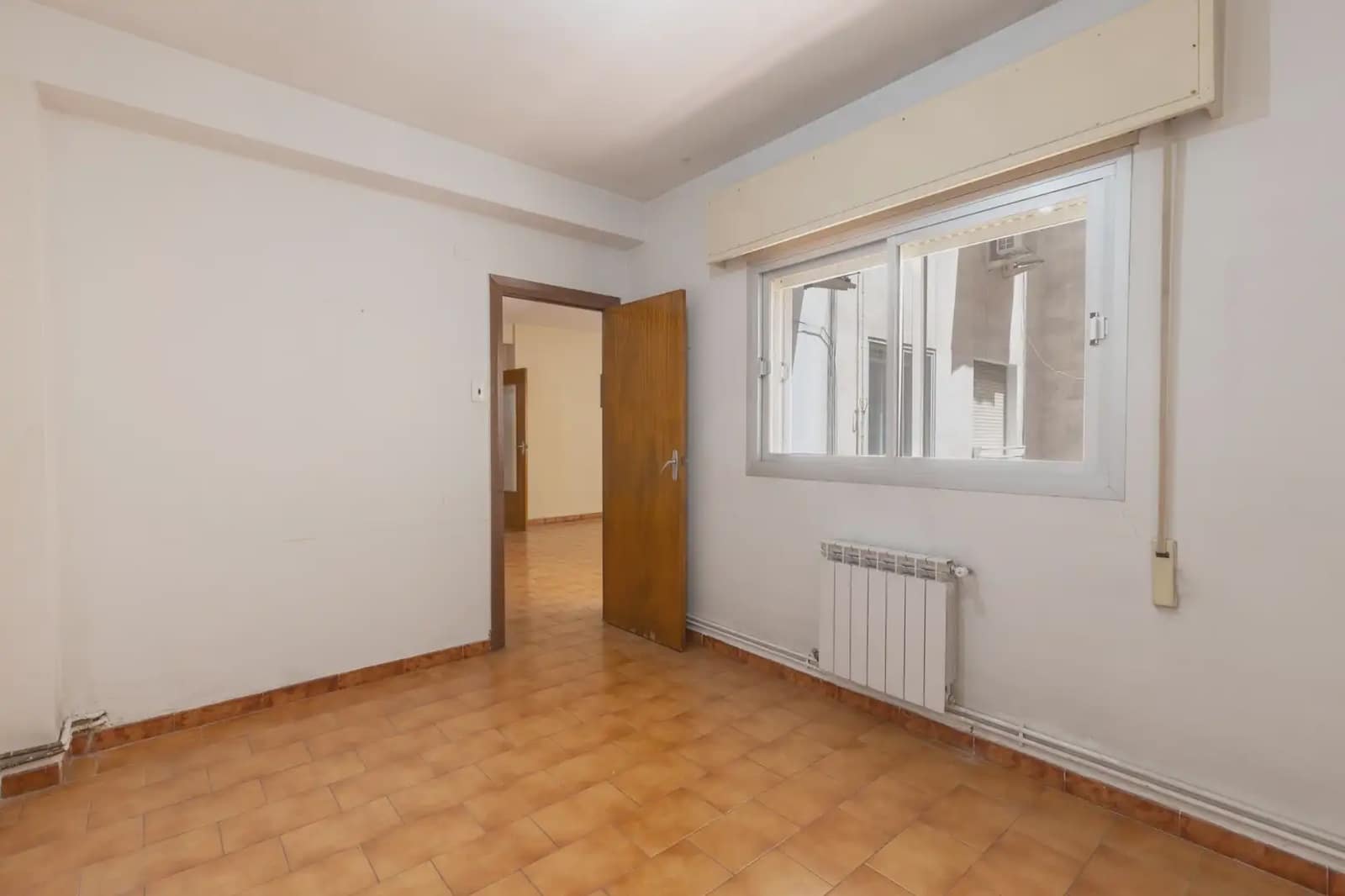 Flat for sale in Granada city - € 349,000 (Ref: 9837090)