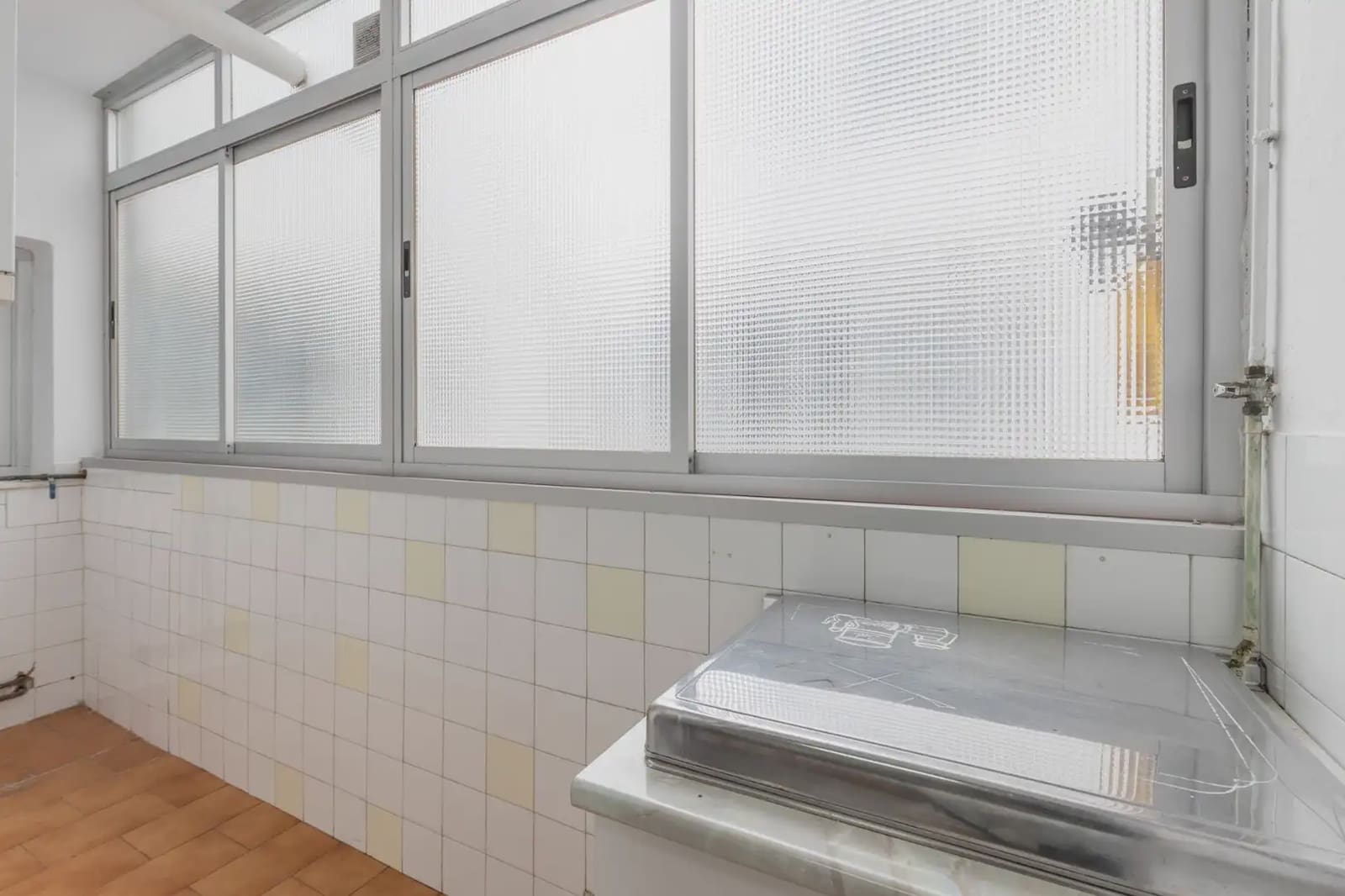 Flat for sale in Granada city - € 349,000 (Ref: 9837090)
