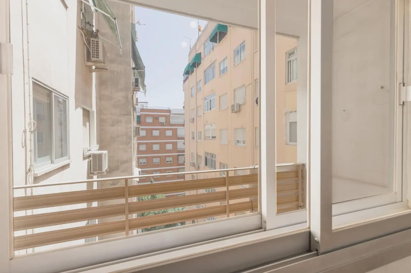 Flat for sale in Granada city - € 349,000 (Ref: 9837090)