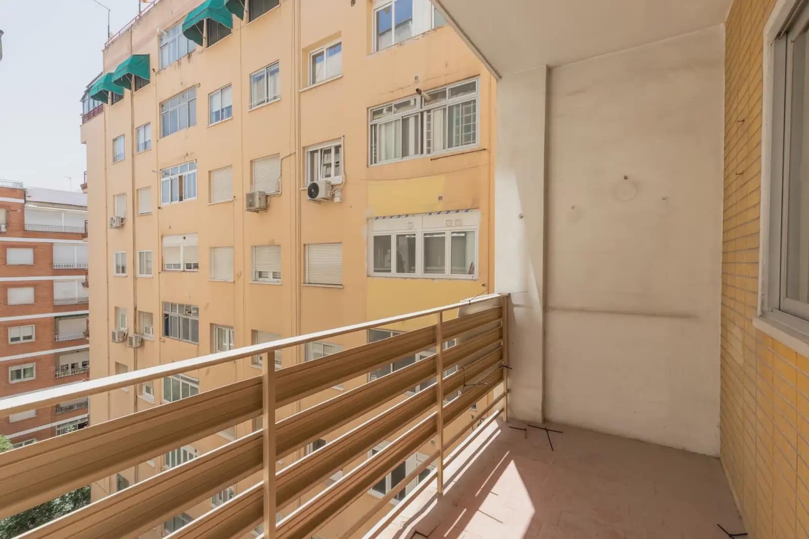 Flat for sale in Granada city - € 349,000 (Ref: 9837090)