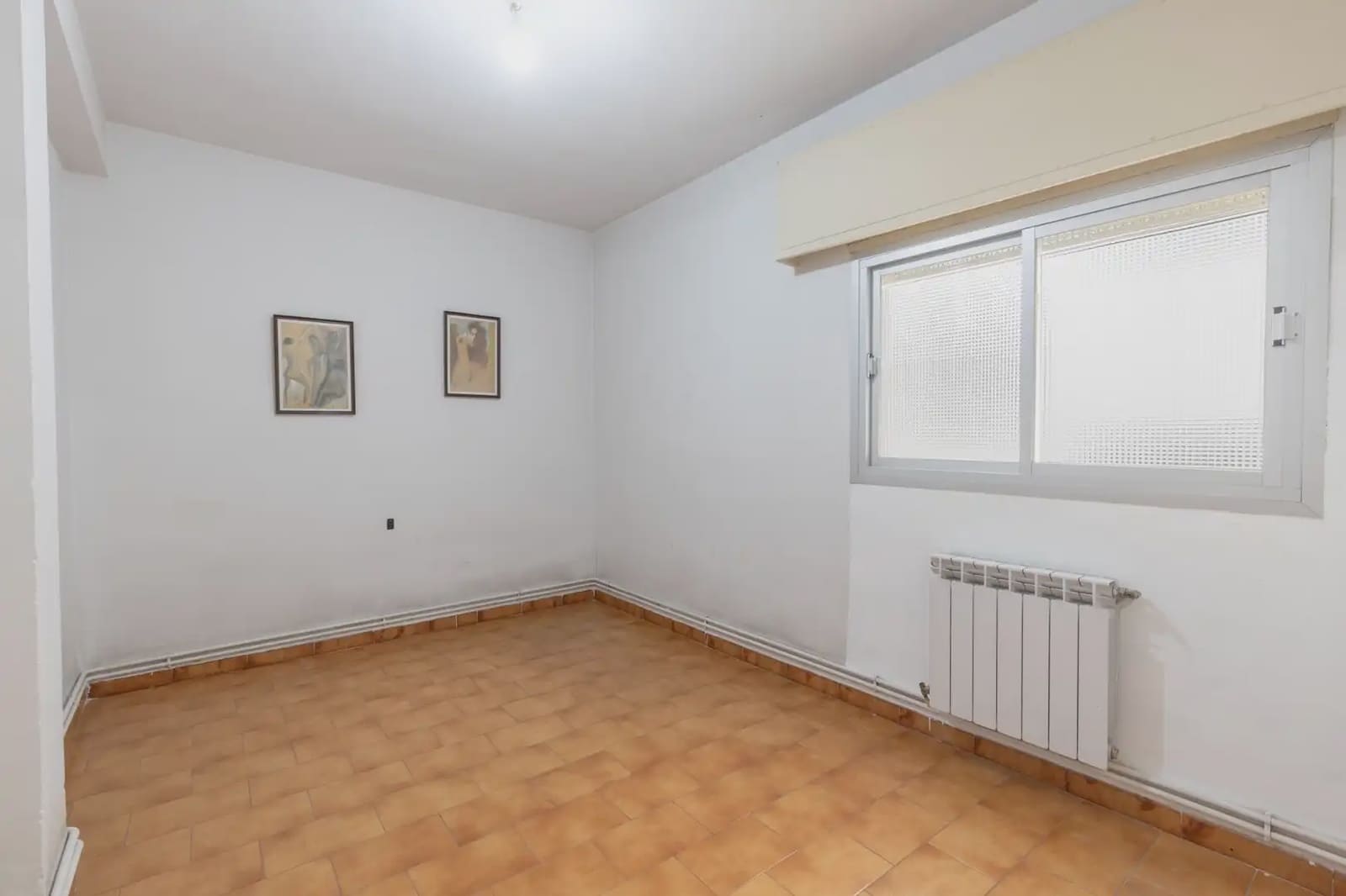 Flat for sale in Granada city - € 349,000 (Ref: 9837090)
