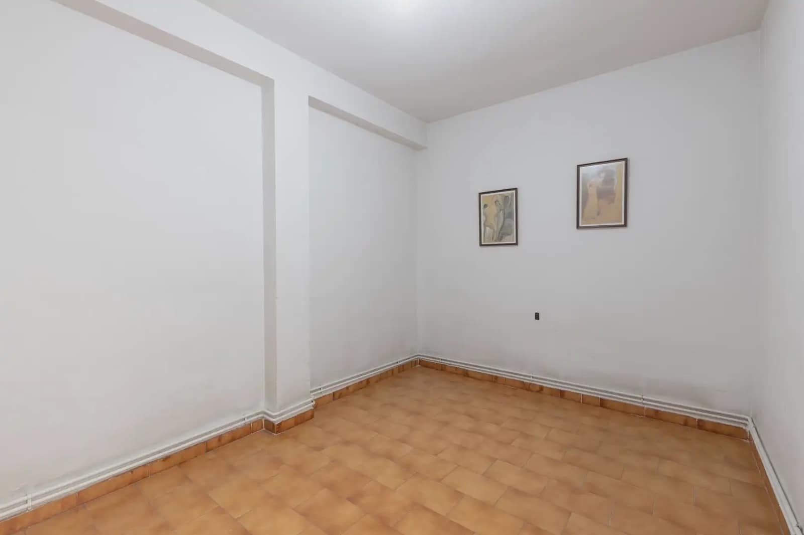 Flat for sale in Granada city - € 349,000 (Ref: 9837090)