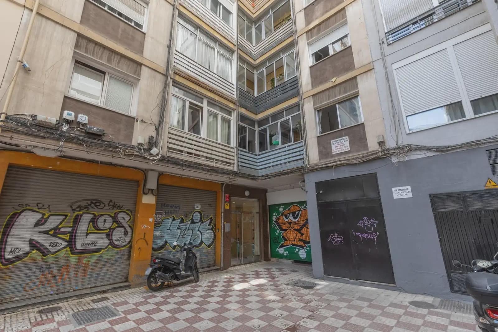 Flat for sale in Granada city - € 349,000 (Ref: 9837090)