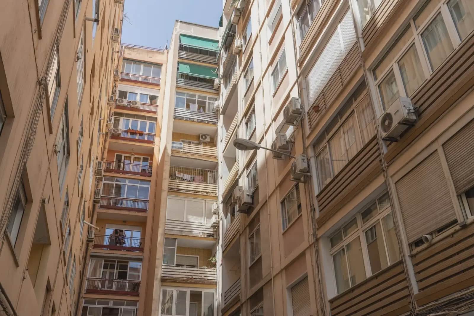Flat for sale in Granada city - € 349,000 (Ref: 9837090)