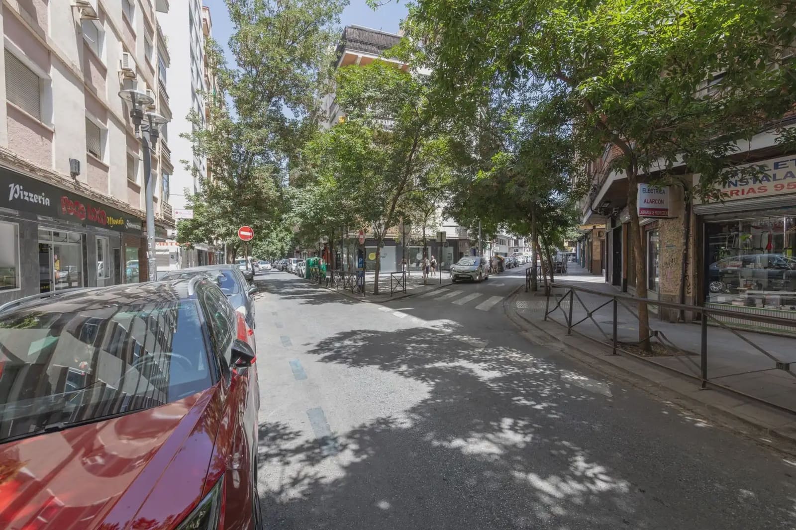 Flat for sale in Granada city - € 349,000 (Ref: 9837090)