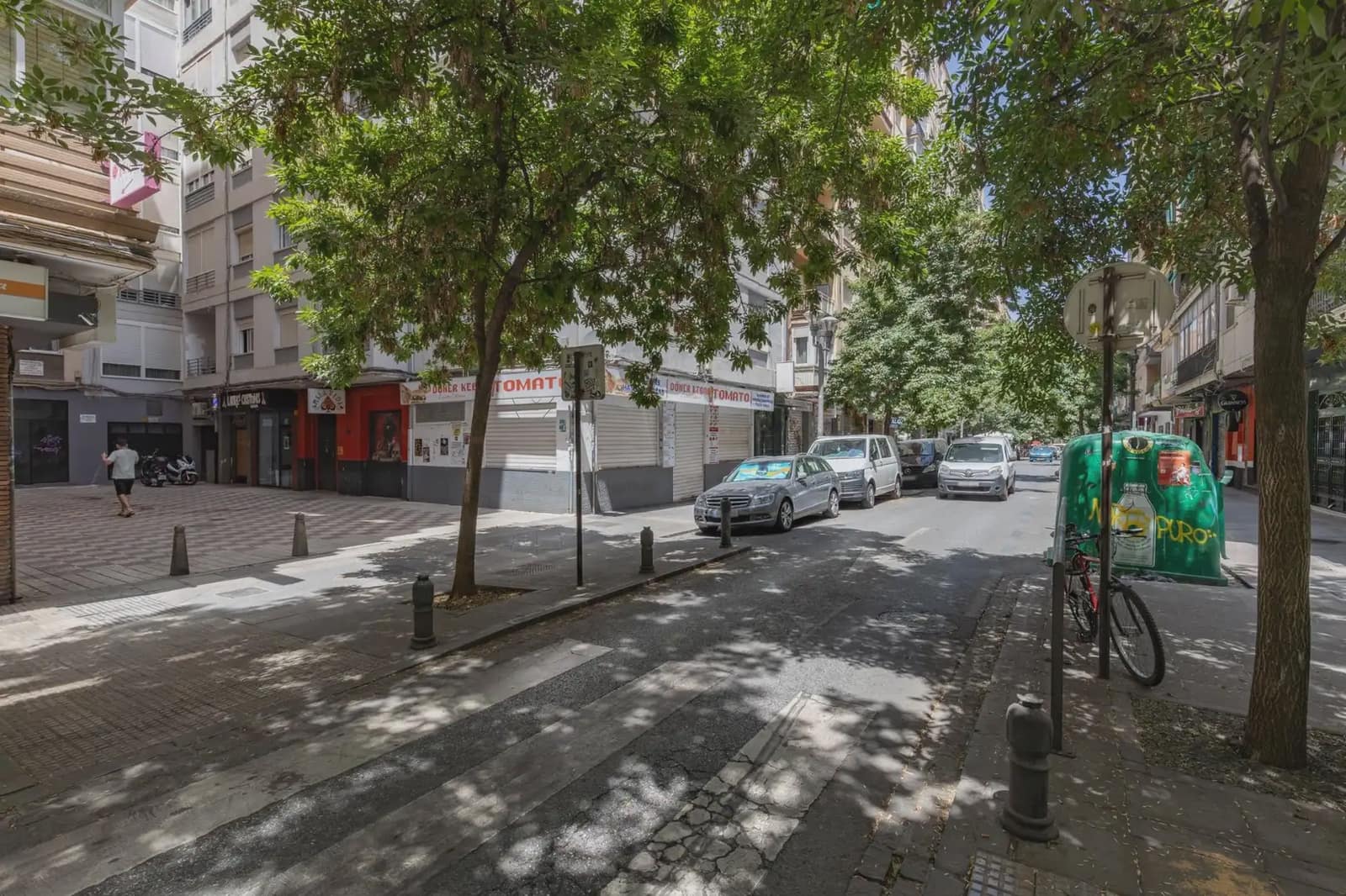 Flat for sale in Granada city - € 349,000 (Ref: 9837090)
