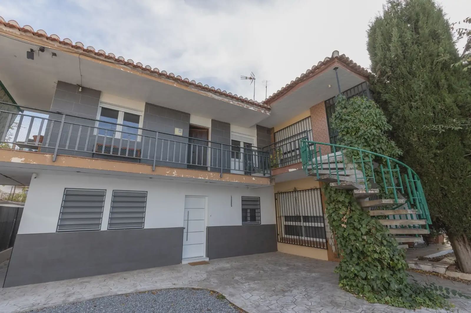 Leilighet til salgs i Monachil med garasje - € 159 900 (Ref: 9837093)
