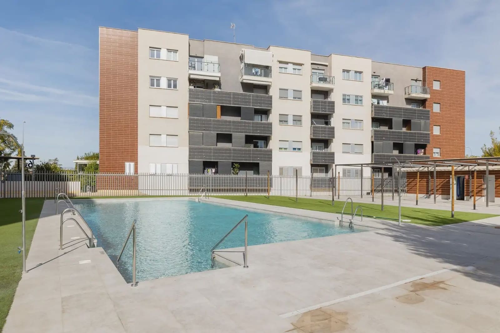 Flat for sale in Alhendin with pool garage - € 233,000 (Ref: 9837094)
