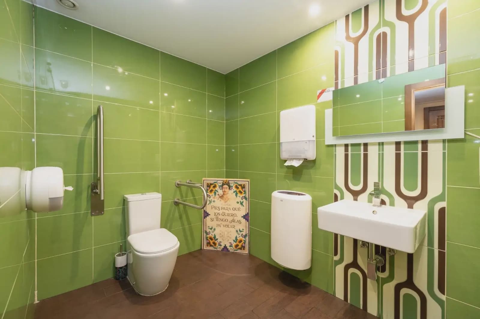 Commercieel te koop in Granada stad - € 350.000 (Ref: 9837096)