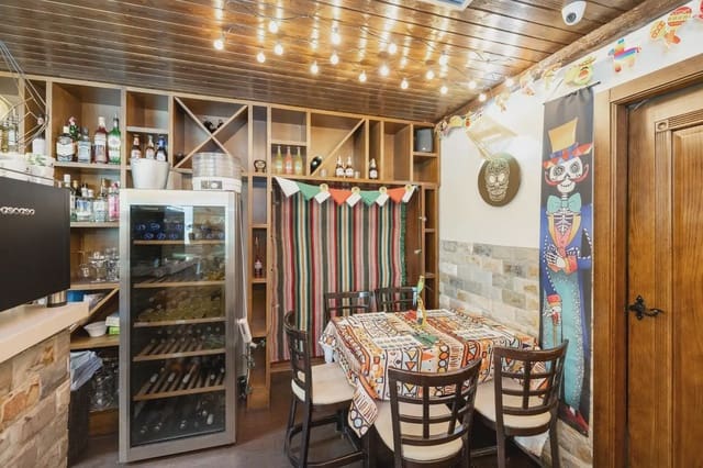 Gewerbe zu verkaufen in Camino de Ronda - Rosaleda, Granada Stadt - 350.000 € (Ref: 9837096)