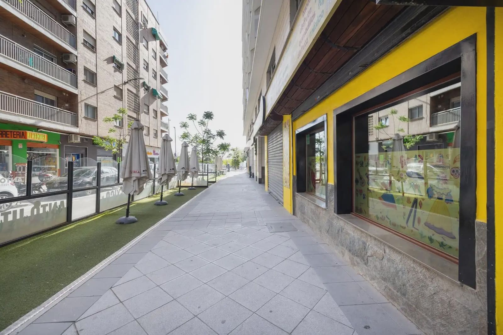 Commercieel te koop in Granada stad - € 350.000 (Ref: 9837096)