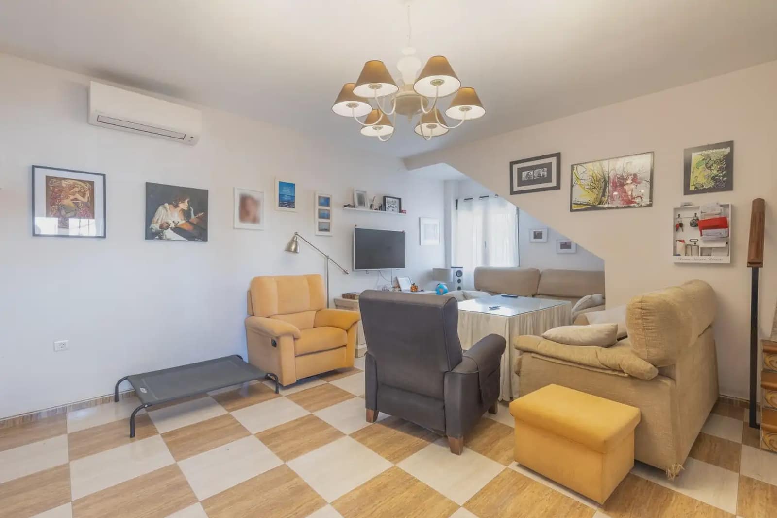Hus til salgs i Armilla med garasje - € 380 000 (Ref: 9837097)