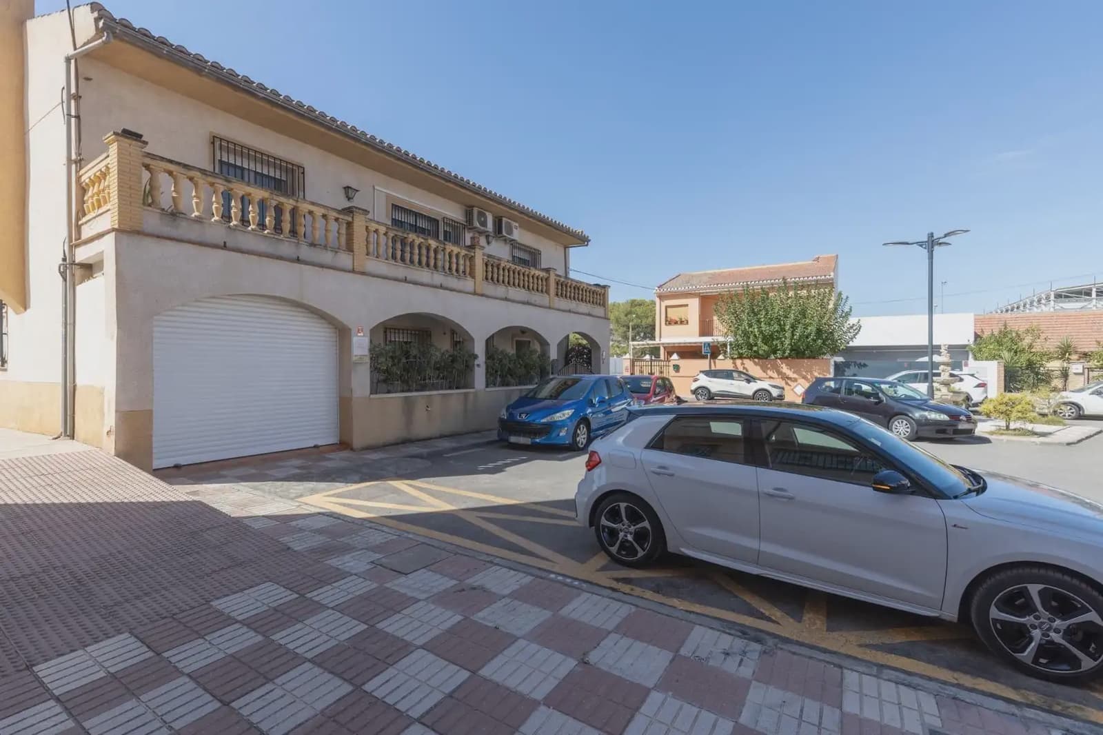 Hus til salgs i Armilla med garasje - € 380 000 (Ref: 9837097)