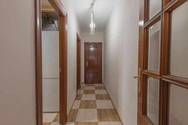 Hus til salgs i Armilla med garasje - € 380 000 (Ref: 9837097)