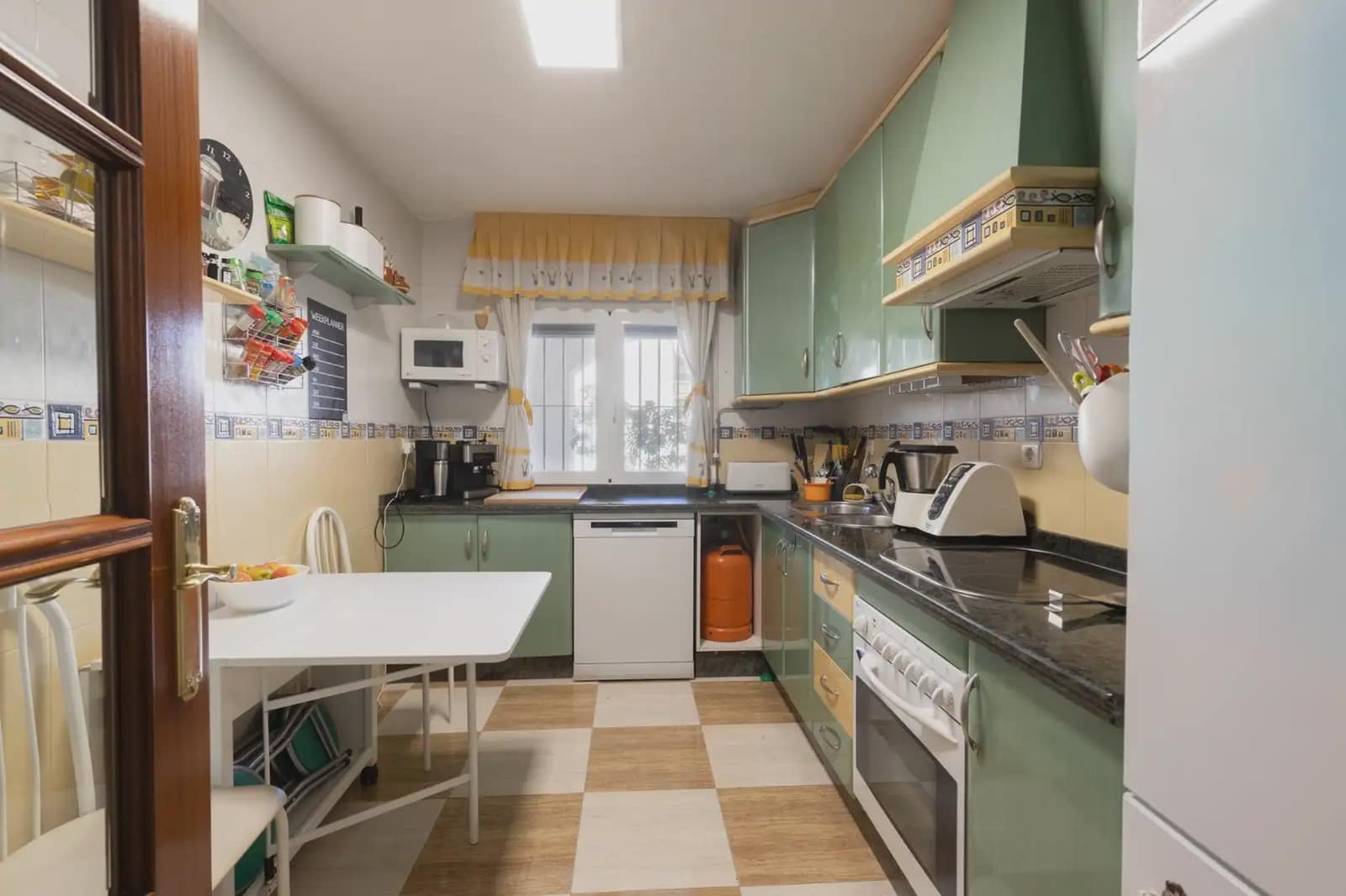 Hus til salgs i Armilla med garasje - € 380 000 (Ref: 9837097)