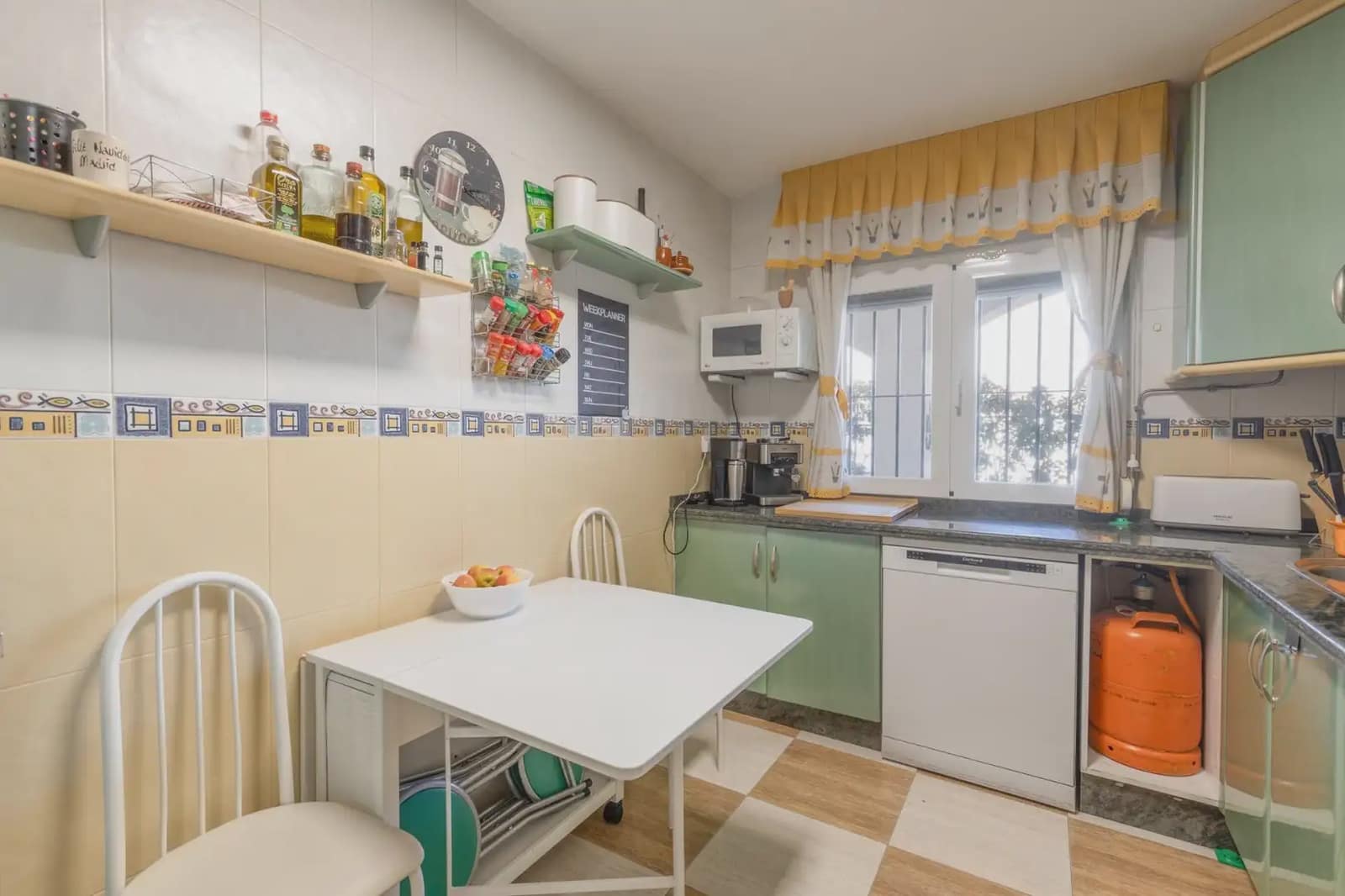 Hus til salgs i Armilla med garasje - € 380 000 (Ref: 9837097)