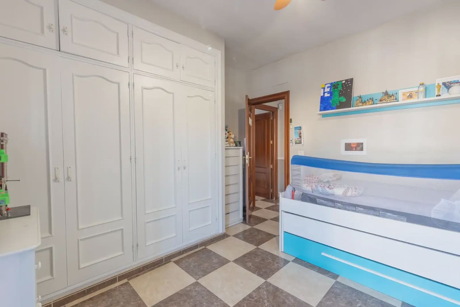 Hus til salgs i Armilla med garasje - € 380 000 (Ref: 9837097)
