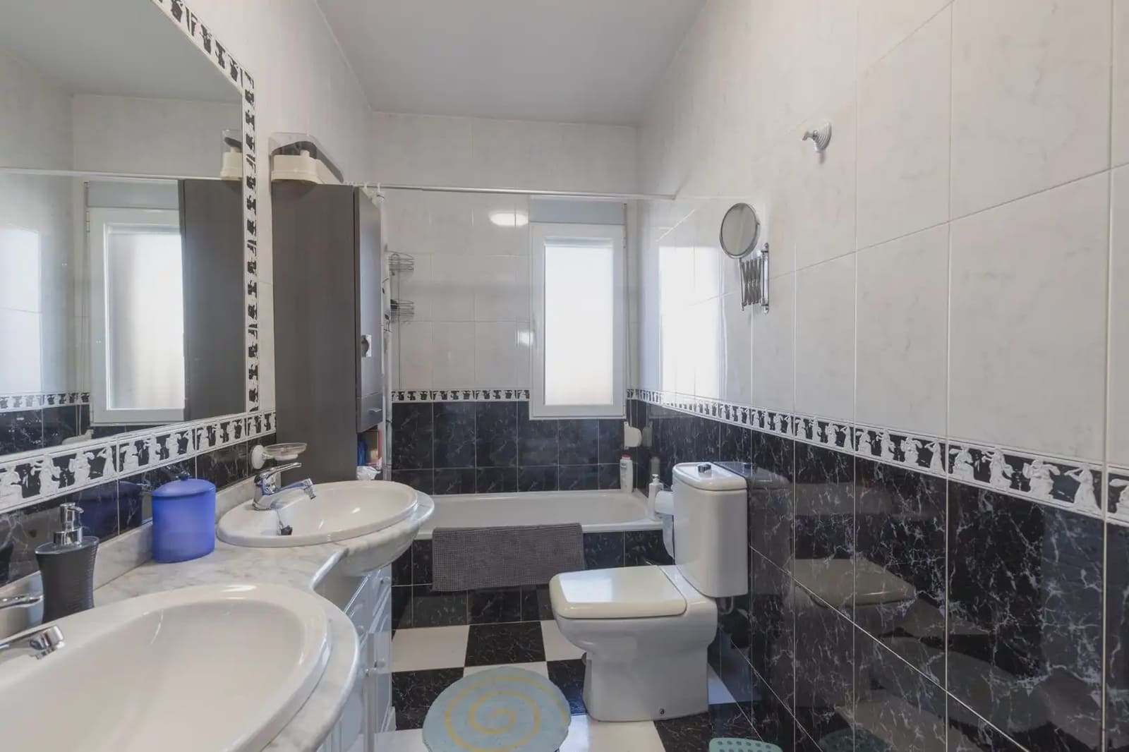 Hus til salgs i Armilla med garasje - € 380 000 (Ref: 9837097)