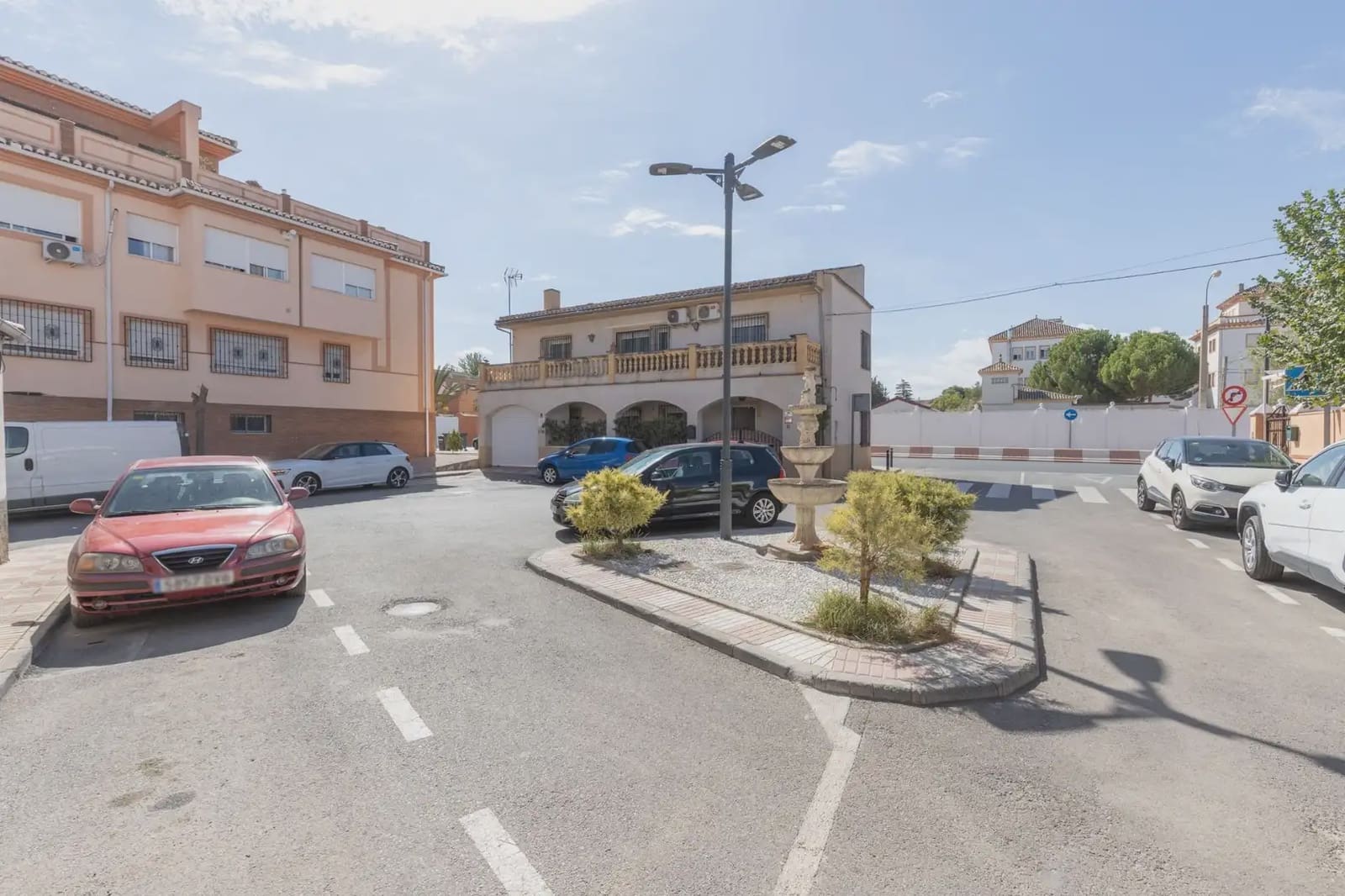 Hus til salgs i Armilla med garasje - € 380 000 (Ref: 9837097)