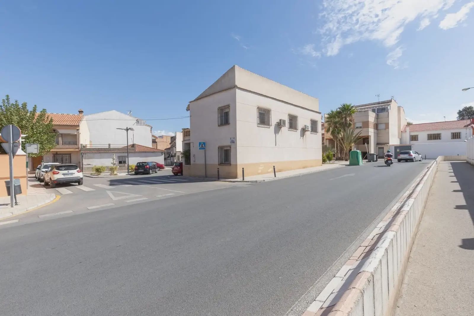 Hus til salgs i Armilla med garasje - € 380 000 (Ref: 9837097)