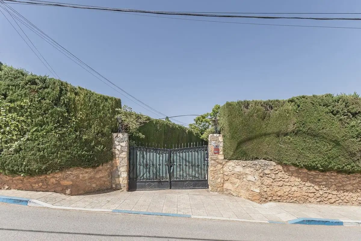Villa for sale in Dilar with garage - € 350,000 (Ref: 9837101)