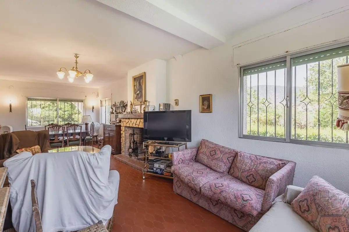 Villa for sale in Dilar with garage - € 350,000 (Ref: 9837101)