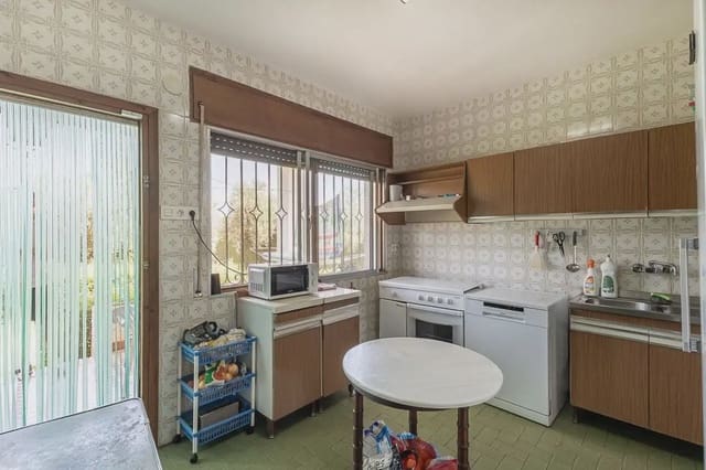 Villa til salgs i Dílar med garasje - € 350 000 (Ref: 9837101)