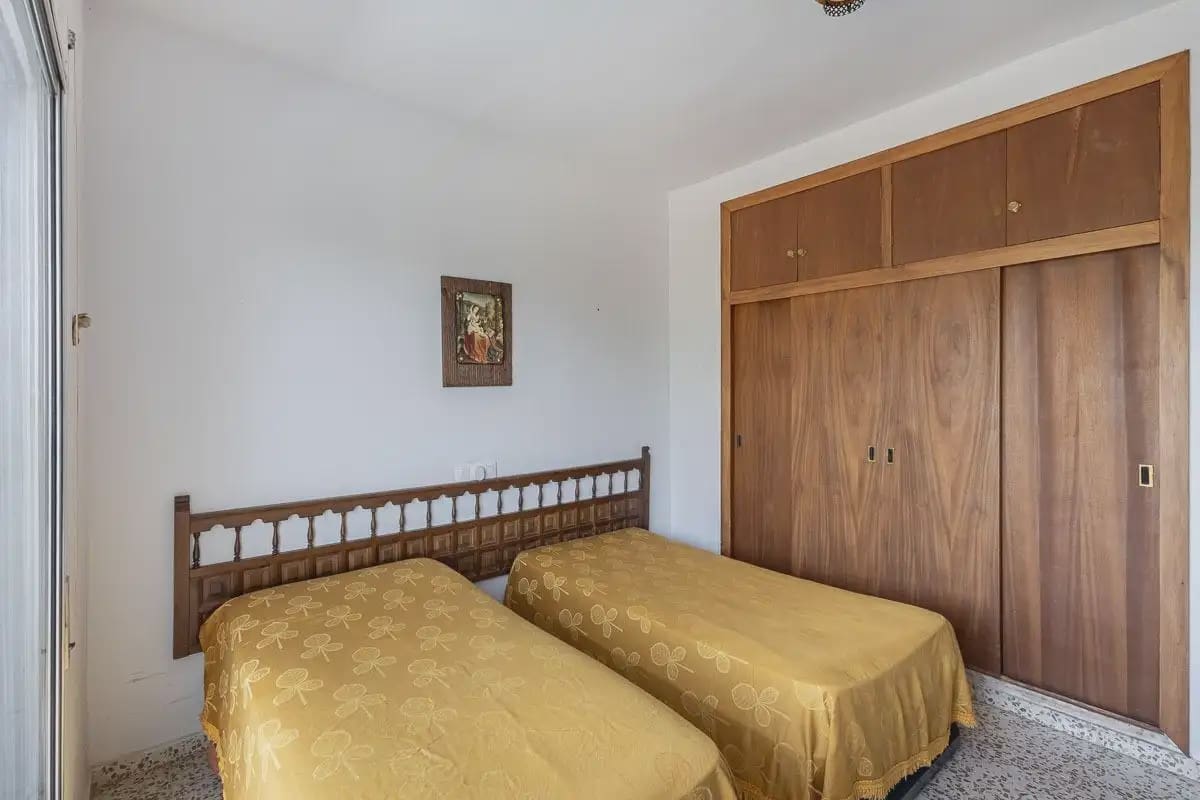 Villa for sale in Dilar with garage - € 350,000 (Ref: 9837101)