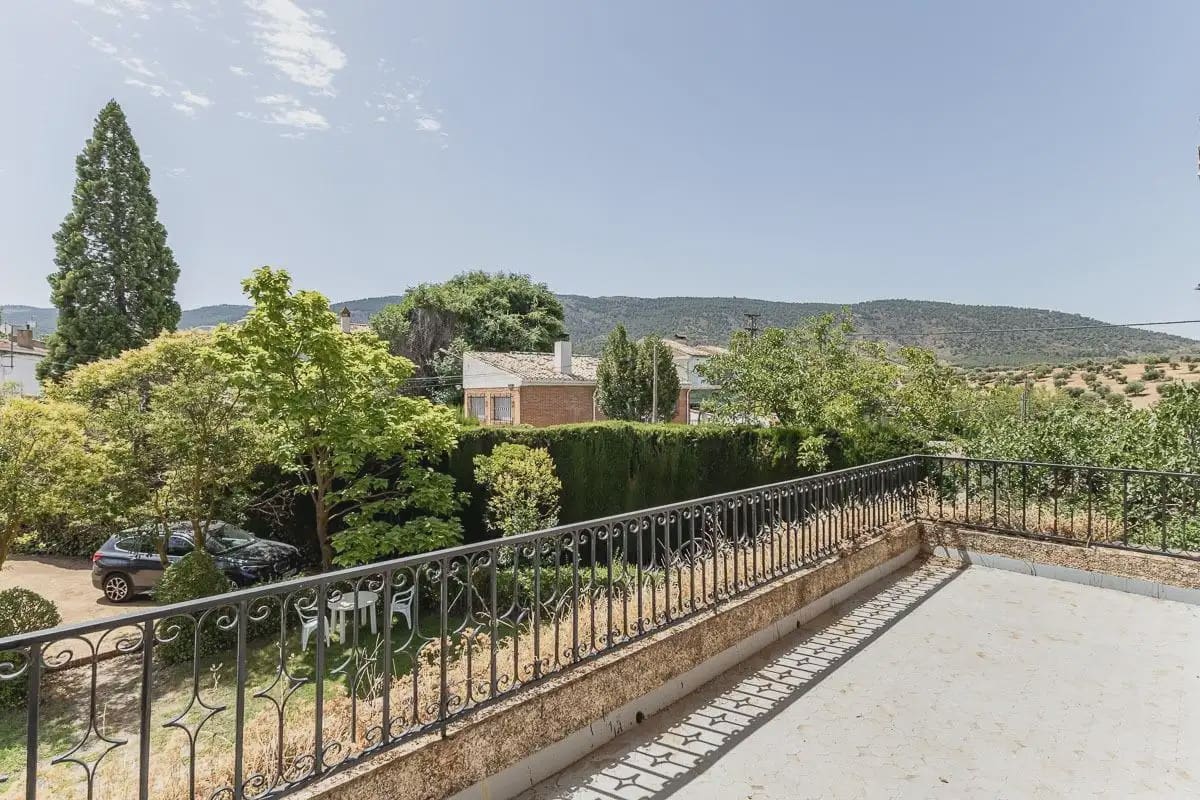 Villa for sale in Dilar with garage - € 350,000 (Ref: 9837101)