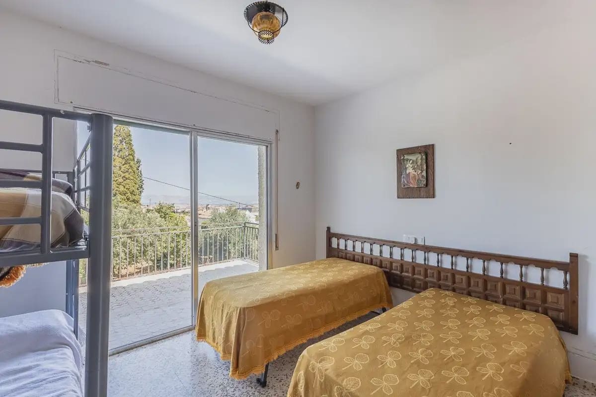 Villa for sale in Dilar with garage - € 350,000 (Ref: 9837101)