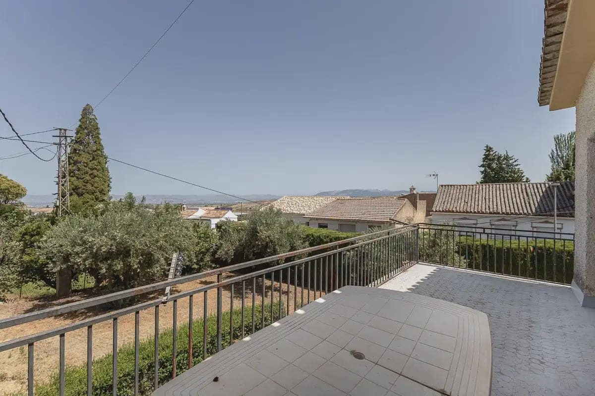 Villa for sale in Dilar with garage - € 350,000 (Ref: 9837101)