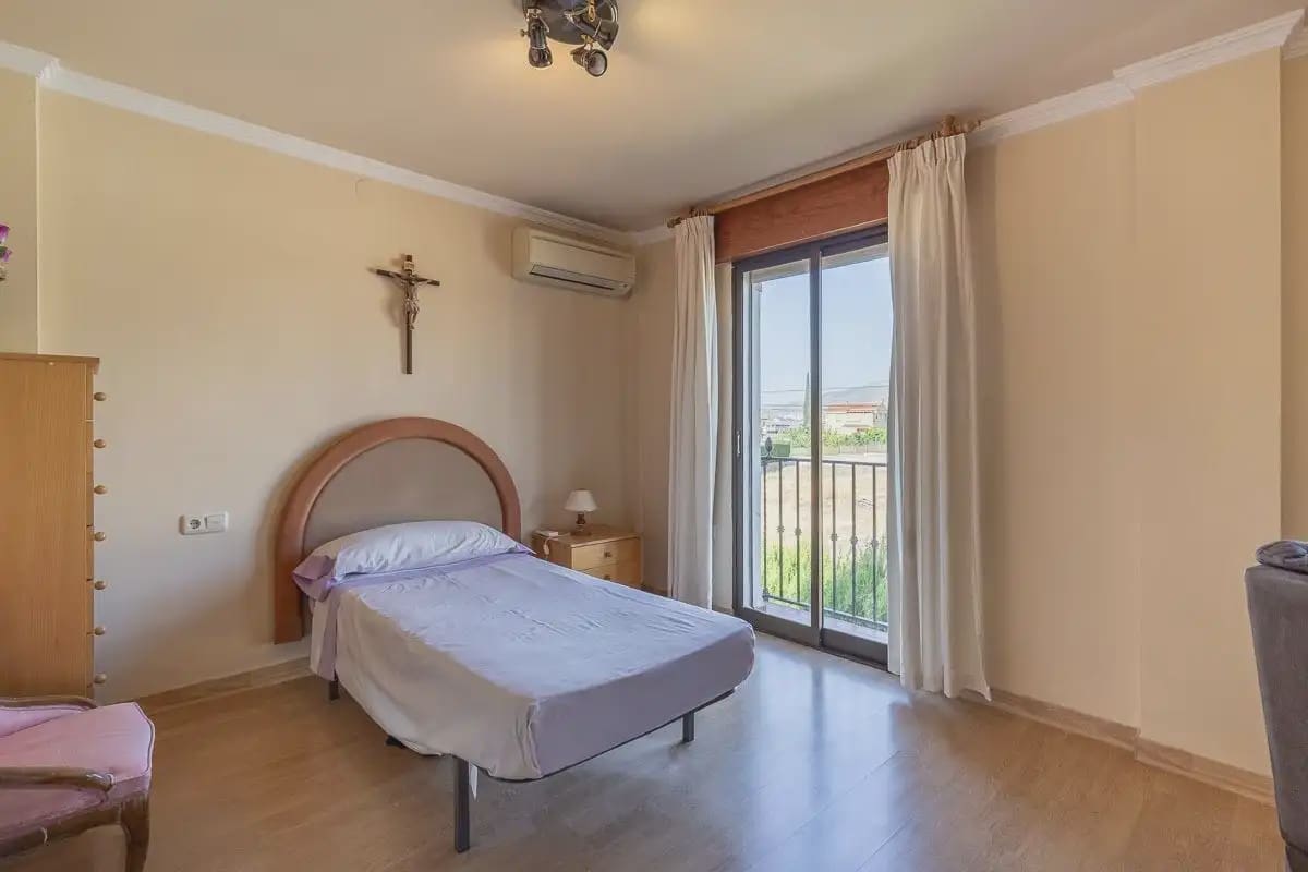 Villa/Maison à vendre à Gojar avec garage - 399 000 € (Ref: 9837103)