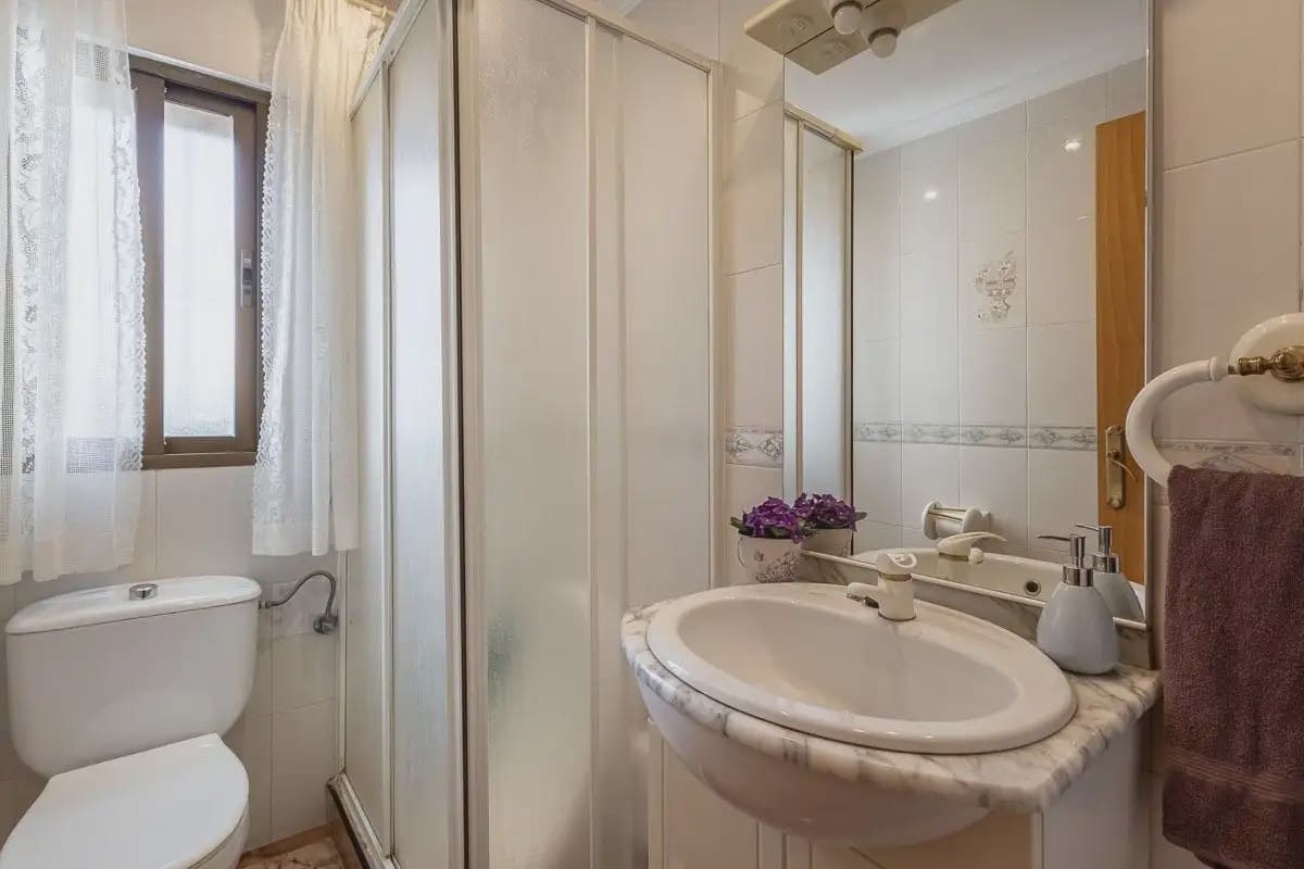 Villa/Maison à vendre à Gojar avec garage - 399 000 € (Ref: 9837103)
