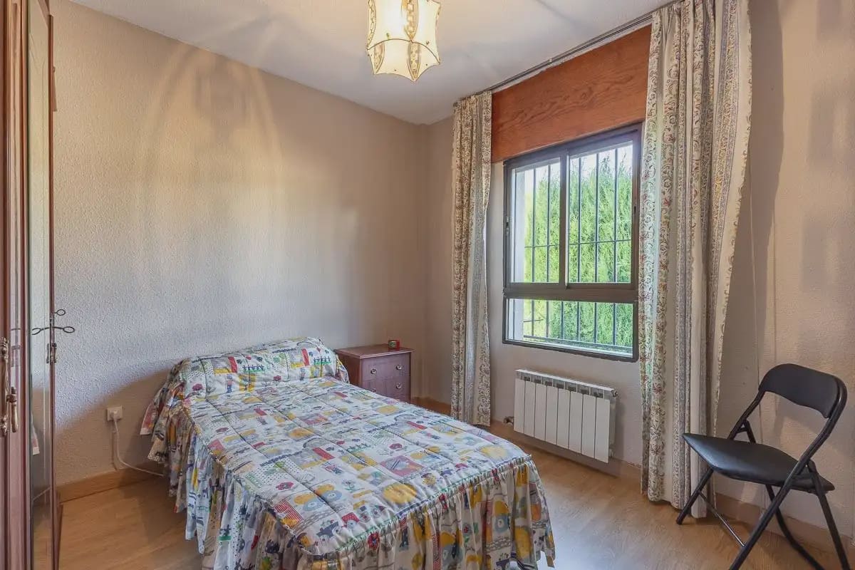 Villa/Maison à vendre à Gojar avec garage - 399 000 € (Ref: 9837103)
