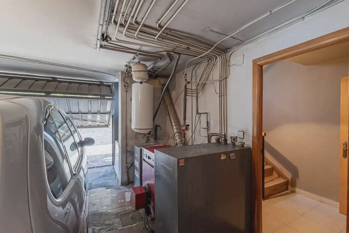 Villa/Maison à vendre à Gojar avec garage - 399 000 € (Ref: 9837103)