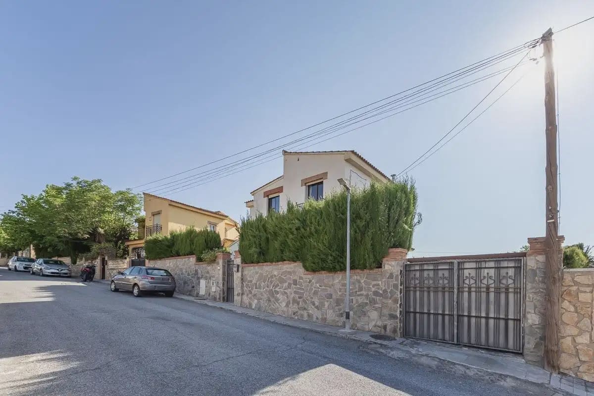 Villa/Maison à vendre à Gojar avec garage - 399 000 € (Ref: 9837103)