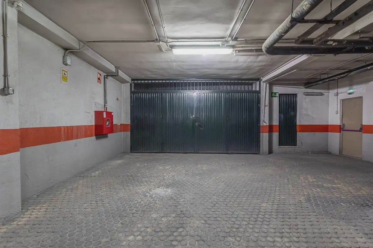 Garage for sale in Granada city - € 70,000 (Ref: 9837105)