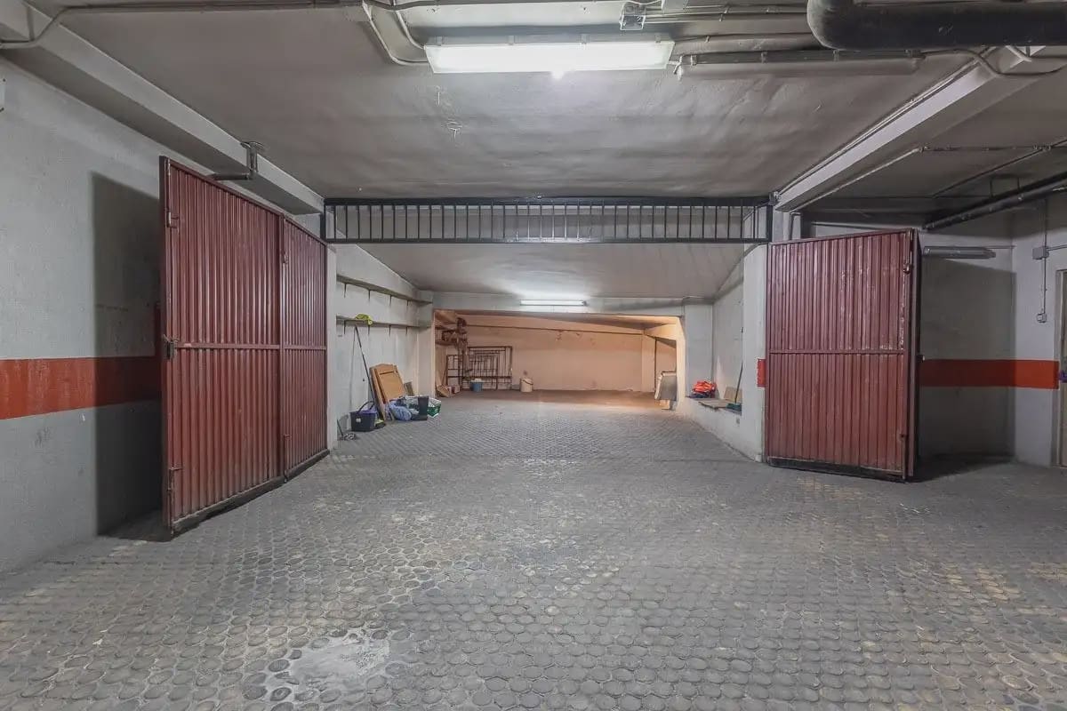 Garage for sale in Granada city - € 70,000 (Ref: 9837105)