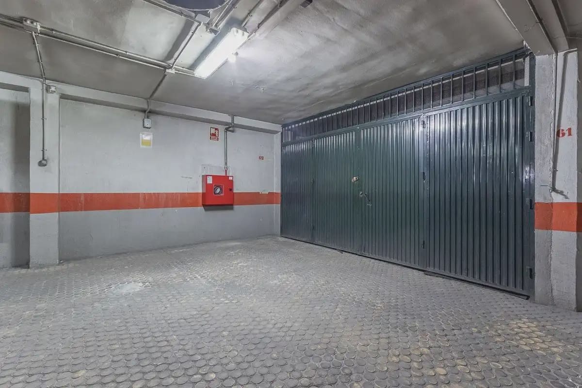 Garage for sale in Granada city - € 70,000 (Ref: 9837105)