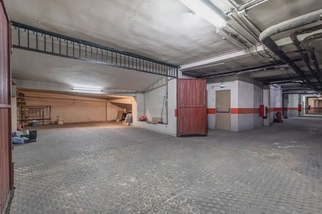 Garage for sale in Pajaritos - Plaza de Toros, Granada city - € 70,000 (Ref: 9837105)