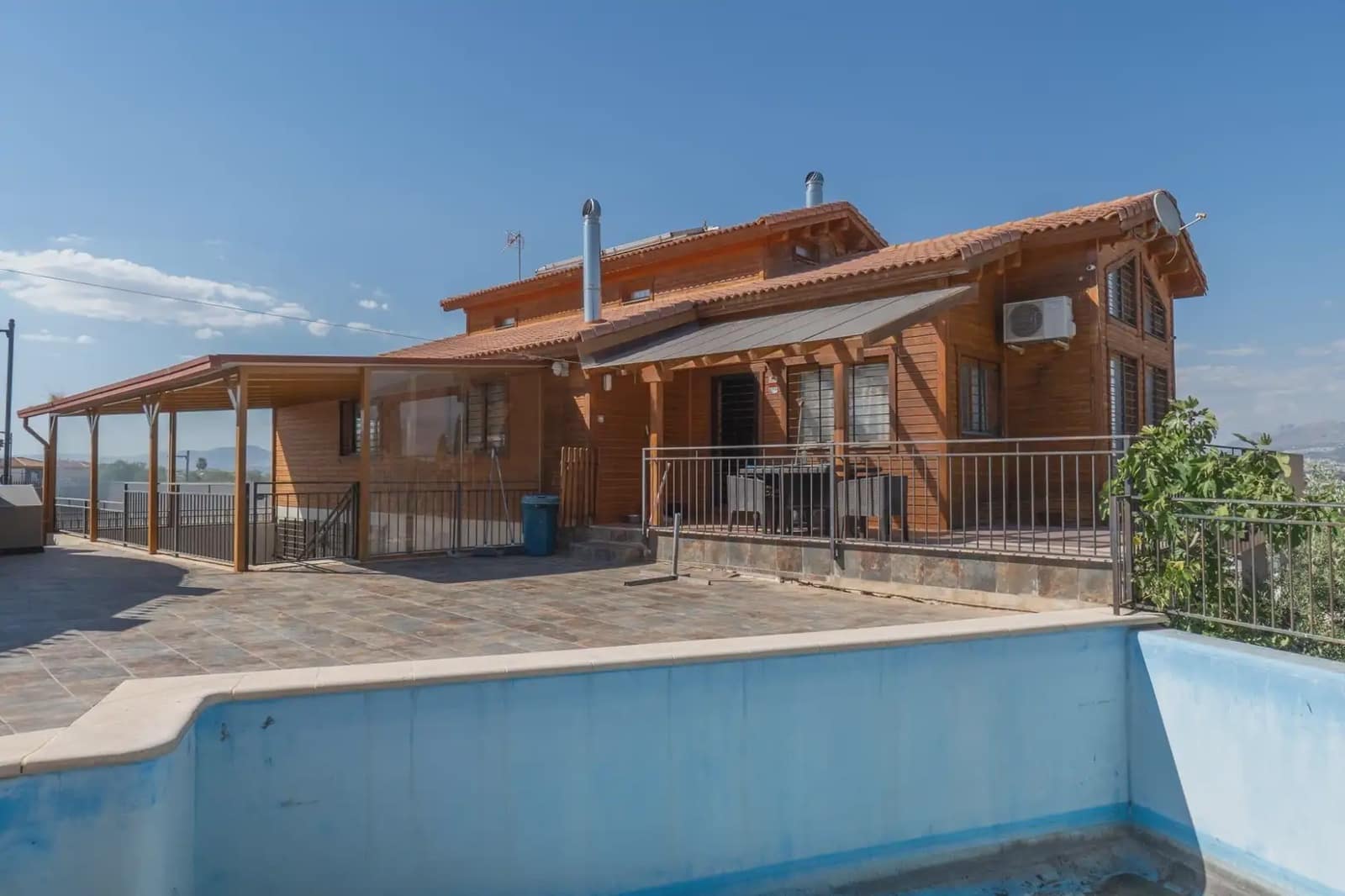 Moradia para venda em Churriana de la Vega com piscina garagem - 450 000 € (Ref: 9837106)