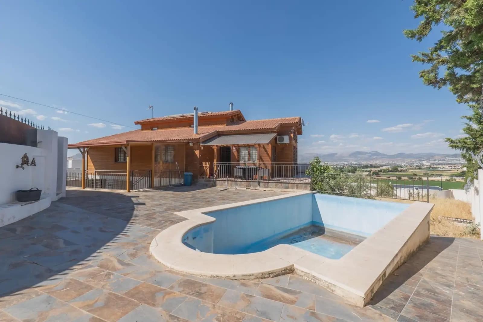 Moradia para venda em Churriana de la Vega com piscina garagem - 450 000 € (Ref: 9837106)
