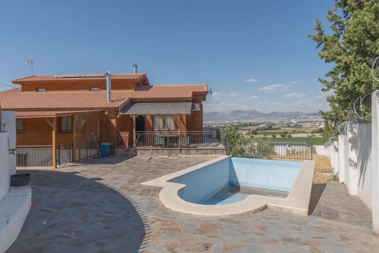 Moradia para venda em Churriana de la Vega com piscina garagem - 450 000 € (Ref: 9837106)