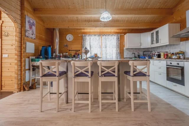 Villa til salg i Churriana de la Vega med swimmingpool garage - € 450.000 (Ref: 9837106)