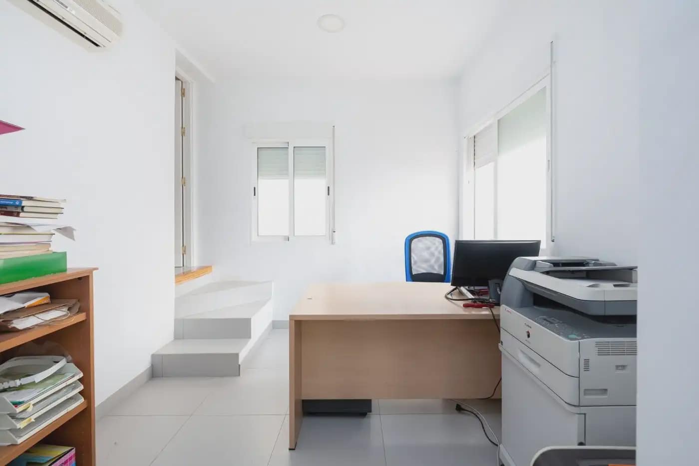 Erhverv til salg i Granada by - € 500.000 (Ref: 9837107)