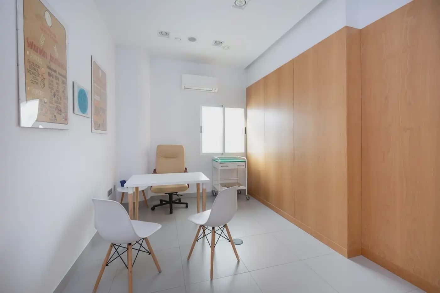 Erhverv til salg i Granada by - € 500.000 (Ref: 9837107)