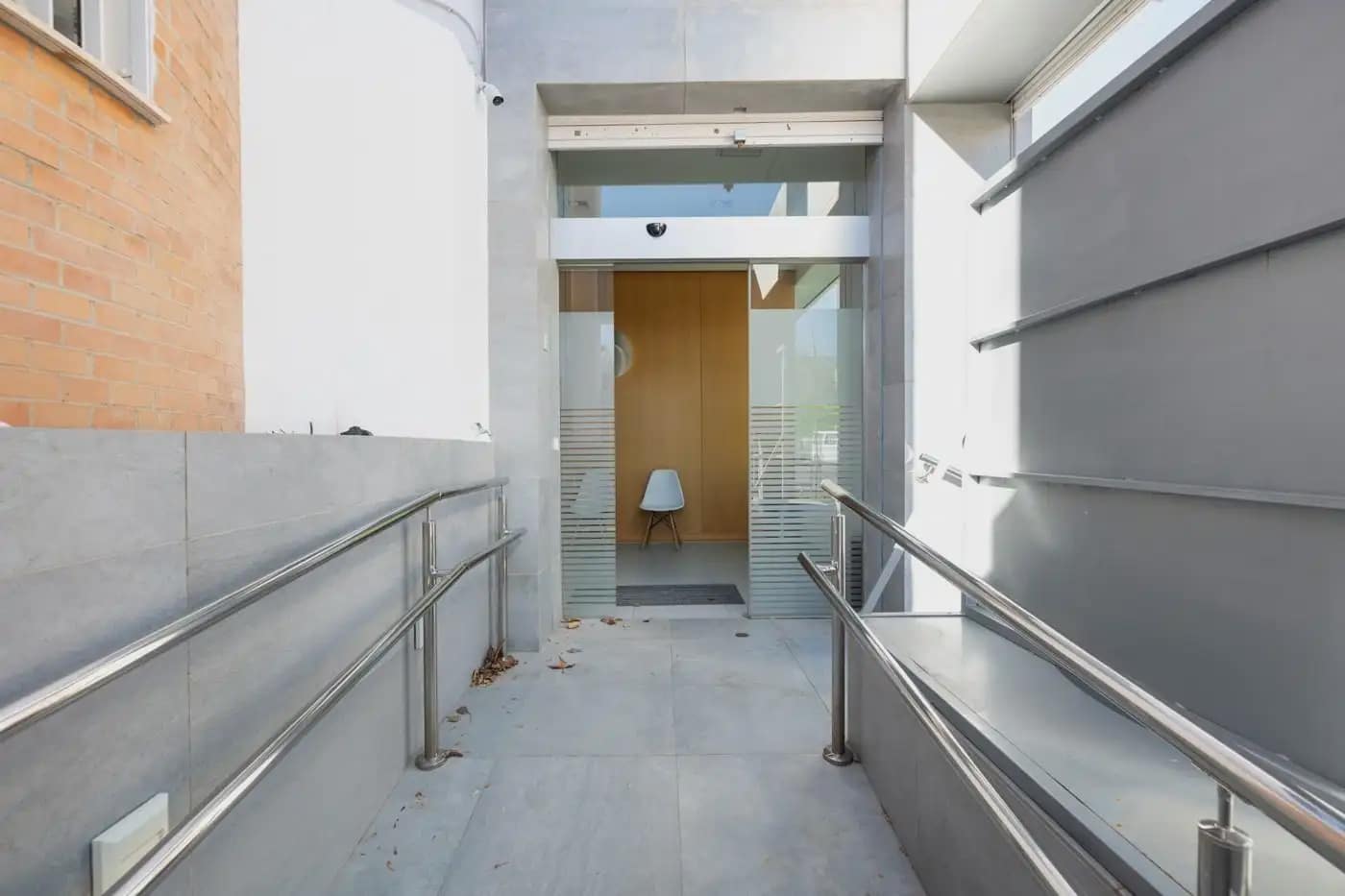 Erhverv til salg i Granada by - € 500.000 (Ref: 9837107)