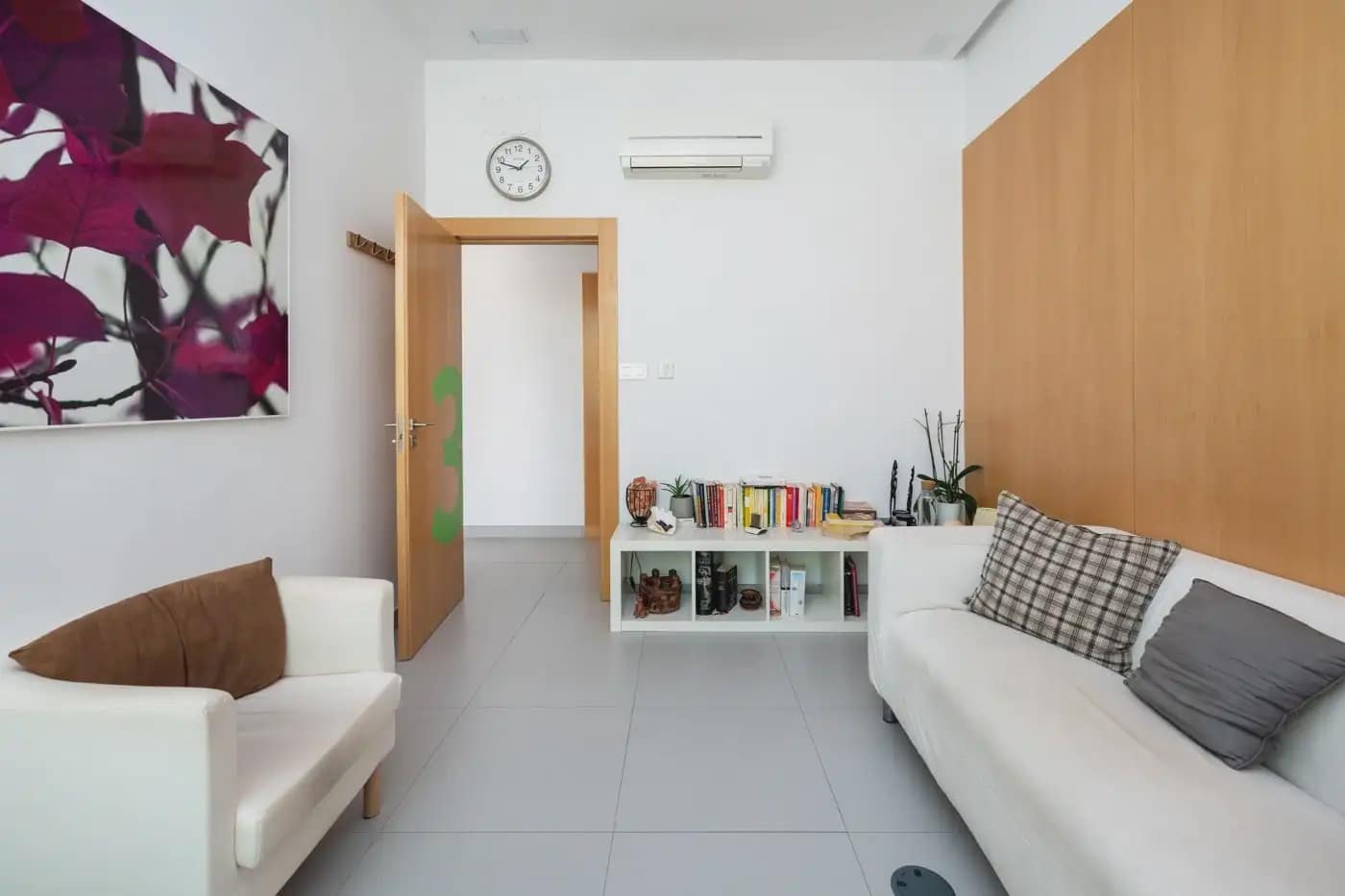 Erhverv til salg i Granada by - € 500.000 (Ref: 9837107)