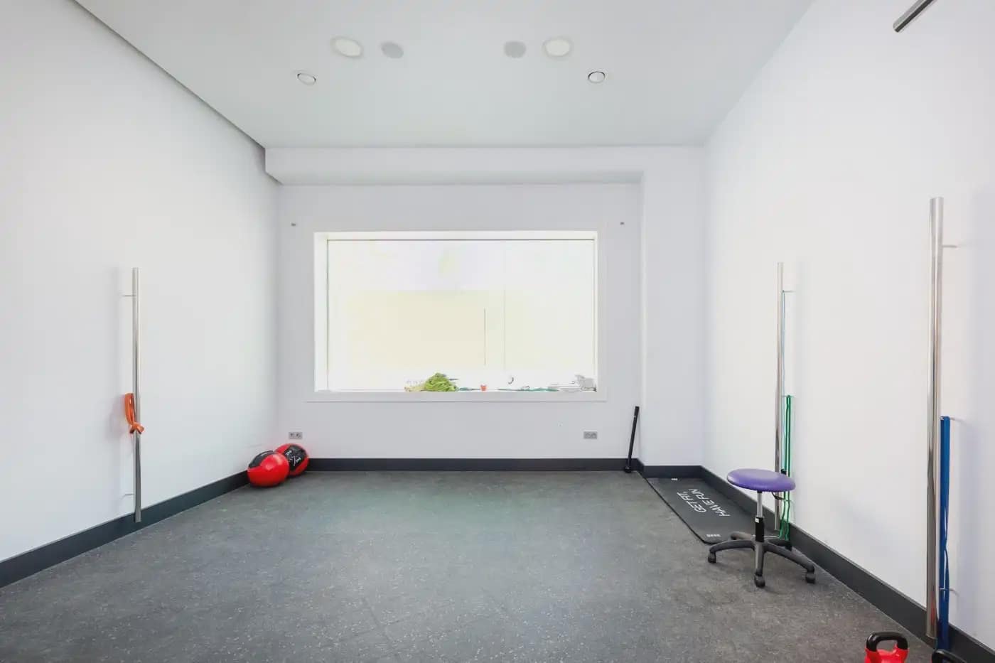 Erhverv til salg i Granada by - € 500.000 (Ref: 9837107)