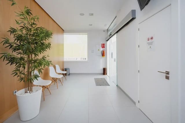 Erhverv til salg i Zaidin, Granada by - € 500.000 (Ref: 9837107)